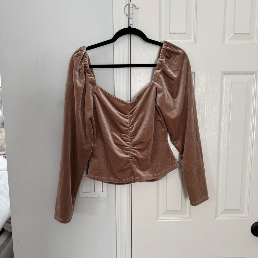 ASTR Ruched Velvet Top - NWOT - Picture 4 of 6